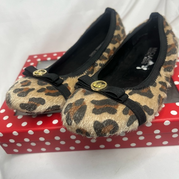 Like New MICHAEL KORS Rover Lux Cheetah Animal Print Flats with Gold Logo - Picture 2 of 14